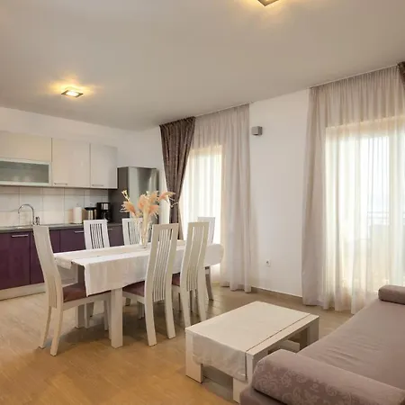 Apartment Lea *